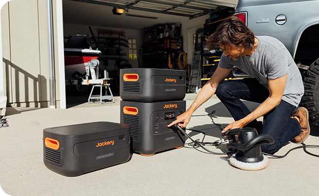 The Ultimate Solar Generator for Off-Grid Living: Jackery Solar Generator 2000 Plus